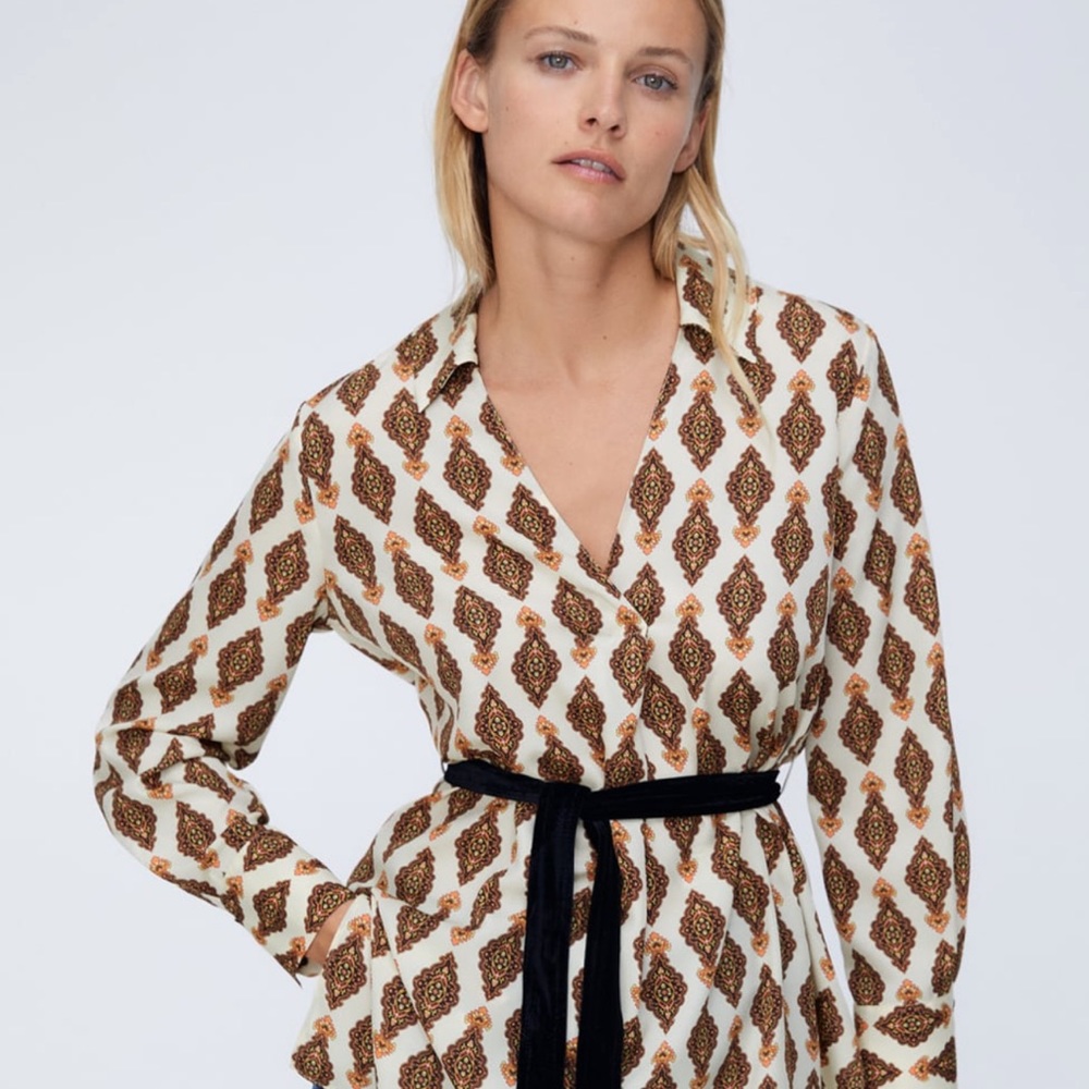 VELVET BELT PRINTED BLOUSE